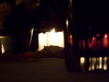 Kerze zur Weihnachtszeit Ein Licht in dunkler Jahreszeit
