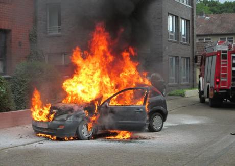 Auto geht in Flammen auf in Scheeßel@Polizeiinspektion Rotenburg