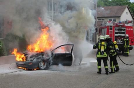 Auto geht in Flammen auf in Scheeßel@Polizeiinspektion Rotenburg