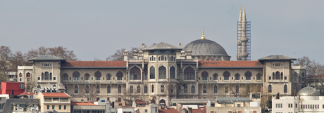 Das Istanbul Gymnasium Lisesi ist gleichzeitig eine Deutsche Auslandsschule (Begegnungsschule) und gehört somit zum weltumspannenden Netz des deutschen Auslandsschulwesens mit zurzeit 140 geförderten Schulen. 