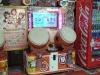 Ein Taiko no Tatsujin Spielautomat in Japan