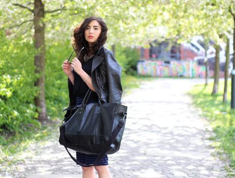 Glitter Jelly Sandals Park Lane Asos Midi Skirt Biker Leather Jacket Modeblog berlin Outfit Inspiration samieze