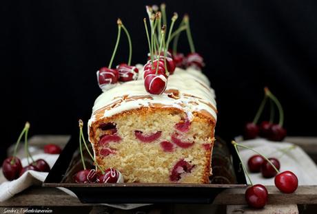 Kirschinvasion mit einem Vanilla-Cherry-Cake