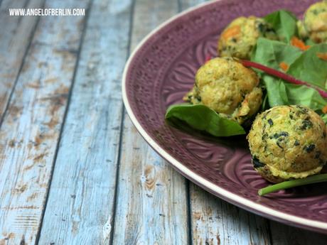 [cooks...] Superfood: Feta and Spinach Quinoa Patties with Sundried Tomato Hummus