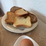 Hotel Weiß in Südtirol – Glutenfrei kann so normal sein Hotel Weiß - Der glutenfreie Brotteller zum Frühstück wir separat gebracht