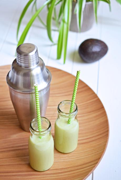 Erfrischender Sommerdrink: Avocado-Smoothie mit Kokoswasser