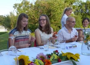 Taglilien gefüllt mit Mascarpone überraschen die Gäste (c) European Cultural News