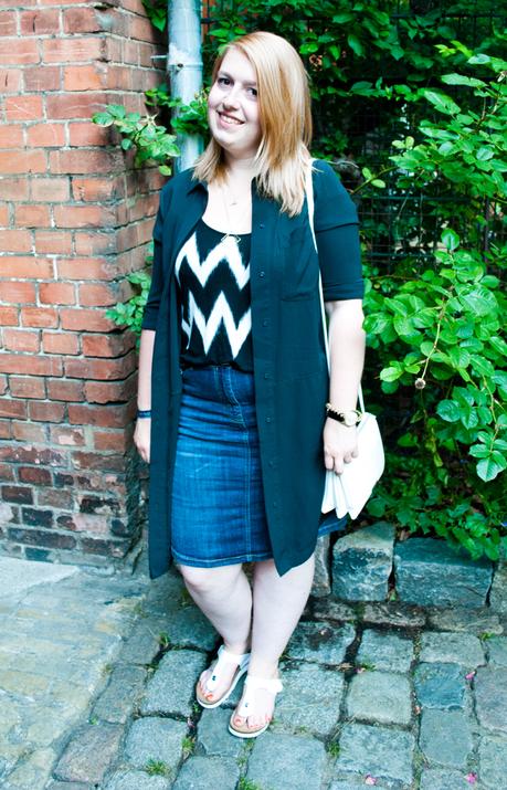 Outfit: Black Stripes in a Garden