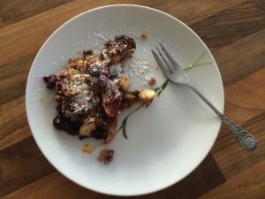 Paleo Brainfood Rezept: Blaubeeren Streuselkuchen  - Fertig Angerichtet