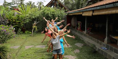 Bali-Crew beim posen
