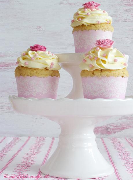 Himbeer-Brause Cupcakes mit weißer Schokolade Buttercreme