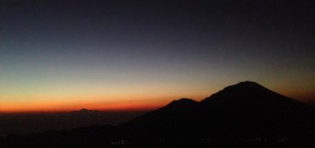 Mount-Batur-vor-Sonnenaufgang