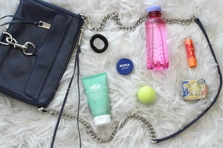 Whats in my bag? – Minibag Edition