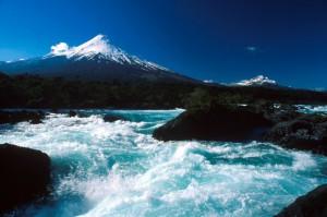 Stromschnellen vor Vulkan Osorno (© Turismo Chile)