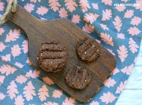 [bakes...] Chocolate Chia Cookies {vegan, glutenfree} {Deliciously Ella}