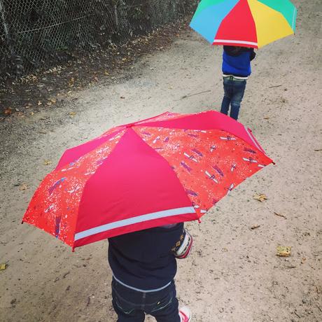 Kugelfisch-Blog: Kleinkinder mit Regenschirm
