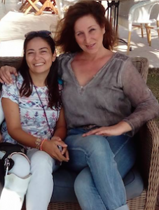 Gründerin und Leiterin der Hilfsorganisation in Bodrum Ayça Kubat und Volontärin Jacqueline Jane Bartels im Interview für den Blog Allaroundturkey.