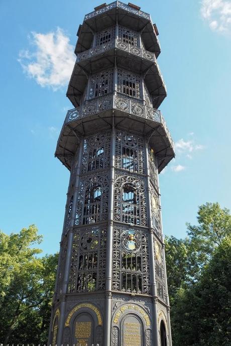 Gusseiserner Turm Löbau in Sachsen - Der König Friedrich August Turm auf dem Löbauer Berg ist eine seltene Sehenswürdigkeit