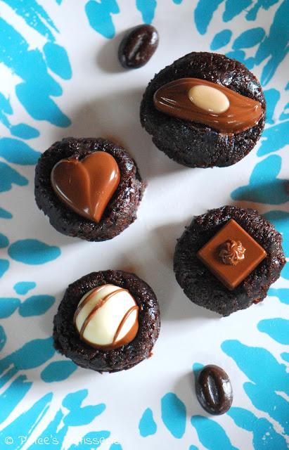 Surprise Me Brownie Bites mit Pralinenfüllung & Vegane Zwetschgen-Brownie-Madeleines