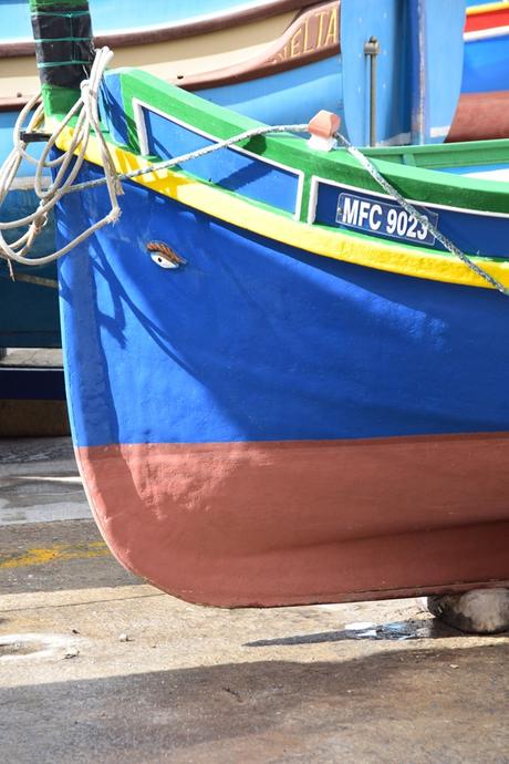 12_Luzzu-buntes-maltesisches-Fischerboot-mit-Augen-Malta