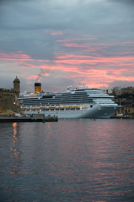 05_Costa-Favolosa-Hafen-Valletta-Malta-Sonnenuntergang