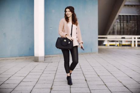 leather leggings_h&m chiffon pastel soft pink asos oversize knitted cardigan chunky boots plateau heels 90ies fashion boxy bag