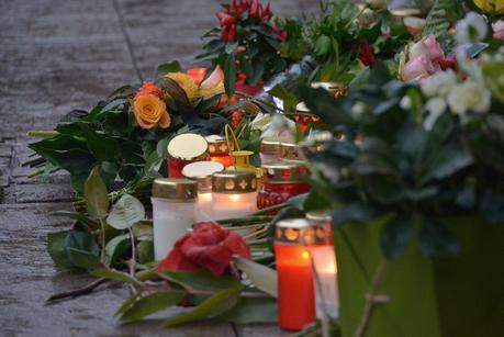 Trauerkerzen für Helmut Schmidt