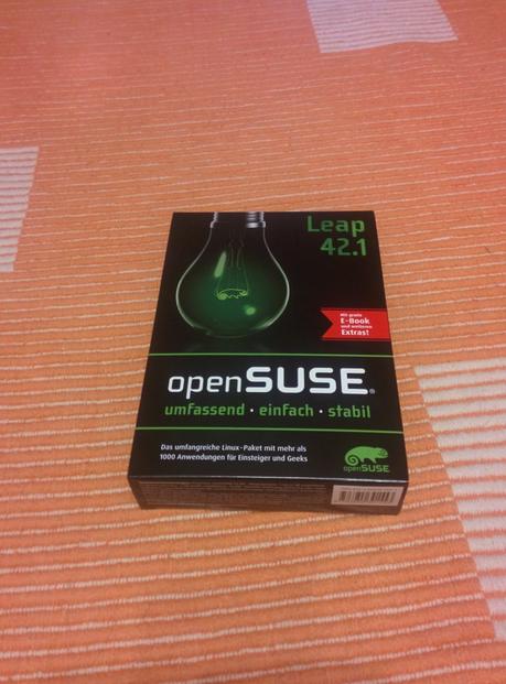openSUSE Leap 42.1 Box Unboxing