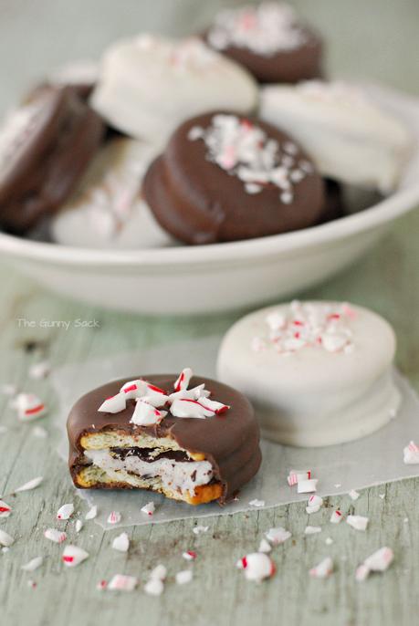Peppermint_Patty_Dipped_Ritz_Crackers