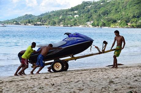 19_Wassersport-Strand-Beau-Vallon-Mahe-Seychellen