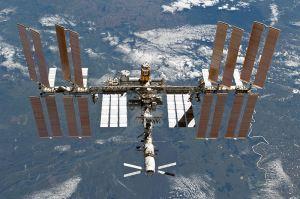 Die International Space Station ISS – bei klarem Himmel praktisch täglich von Auge gut sichtbar. (Bild: Wikimedia)