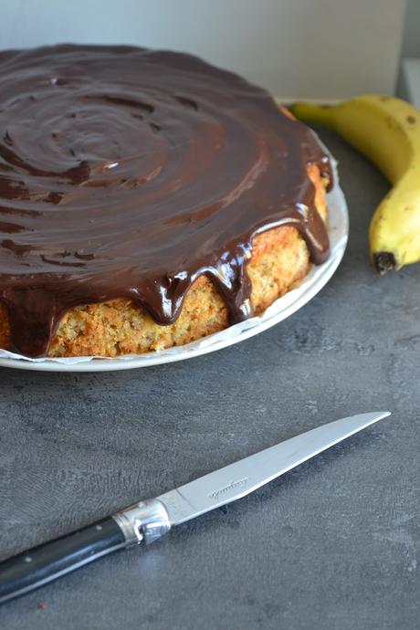 Bananen-Mandelkuchen mit Schokoladenglasur