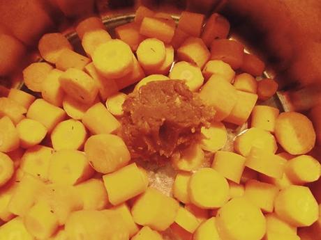 Karotten-Currysuppe mit Kokosmilch