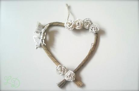 Herzkranz mit Schmetterlingen und Rosen aus Buchseiten Schmetterlingskranz