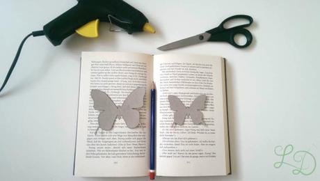 Herzkranz mit Schmetterlingen und Rosen aus Buchseiten Schmetterlinge für Herzkranz