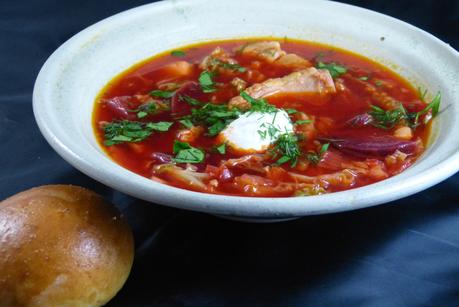 Borschtsch mit Pampúschki borschtsch und pampúschki