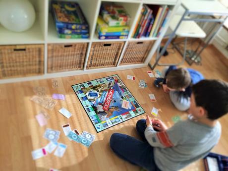 Kinderspielklassiker Monopoly: Spekulieren und investieren im Kinderzimmer