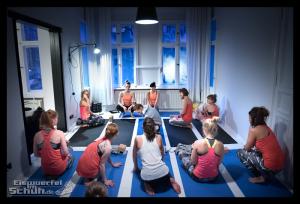 EISWUERFELIMSCHUH - ADIDAS Stella McCartney Collection Berlin Yoga (50)