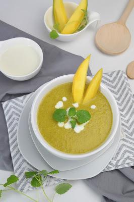 Mango Süppchen mit Brokkoli und Kokosmilch / Mango Soup with Broccoli and Coconut Mango Süppchen mit Brokkoli und Kokosmilch / Mango Soup with Broccoli and Coconut