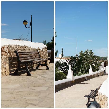 Blog + Fotografie by it's me! - Reisen - La Isla Blanca Ibiza, Santa Eurlaria - Holzbank auf dem Fußweg in der Klosteranlage