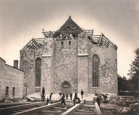 Stadtmuseum Schleswig: Schleswig neu entdeckt (Foto: Das 1888 begonnene Domturm- Bauprojekt ist fast minutiös im Foto festgehalten)