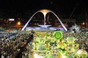 Blick auf den Karneval im Sambódromo (© Riotur, Embratur)