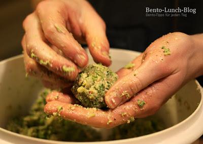 Rezept: Brokkoli-Parmesan-Mandel-Bällchen