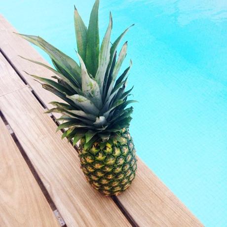 Fruity summery Sunday #pineapple #pool #sundaze #happiness