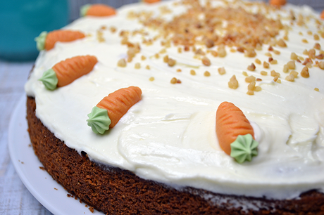 Süßes zum Buch #12 | Von Karottenkuchen, Märzhasen und Nicht-Geburtstagen