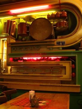 DECAP-Orgel im Café Beveren