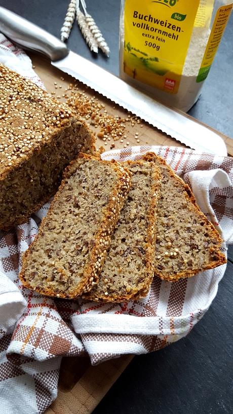 Superfoods on top: glutenfreies Quinoa-Buchweizen-Brot mit Hirse und Leinsamen