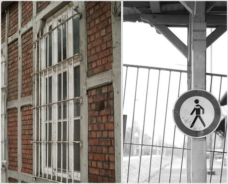 Blog + Fotografie by it's me fim.works - Bahnhof Dissen, Collage Backstein, vergittertes Fenster, Bauzaun in Schwarzweiß