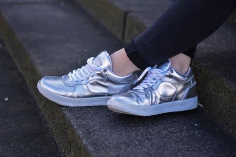 Outfit: Metallic Trend – Wie kombiniere ich Silberne Schuhe?