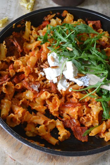 Savoury Wednesday: Pasta mit Fenchelsalami, Ricotta und getrockneten Tomaten
